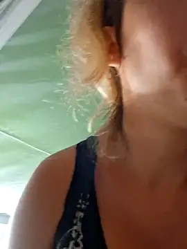 Snapshot of allinqueen chatting on January 17, 2025, 3:12 am allinqueen online show from January 17, 2025, 3:12 am