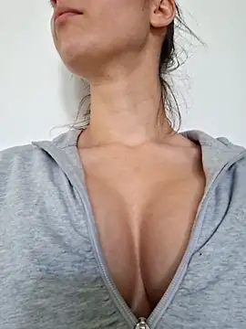 Snapshot of allinqueen chatting on February 19, 2025, 10:12 am allinqueen online show from February 19, 2025, 10:12 am