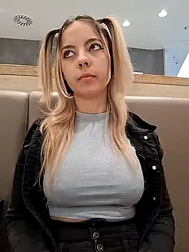 Snapshot of allinqueen chatting on February 24, 2025, 8:38 am allinqueen online show from February 24, 2025, 8:38 am