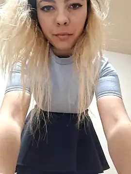 Snapshot of allinqueen chatting on February 26, 2025, 4:03 pm allinqueen online show from February 26, 2025, 4:03 pm