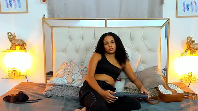 camila sex latina online show from January 12, 2025, 12:39 am