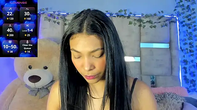 KarolRojas  online show from February 17, 2025, 3:15 am