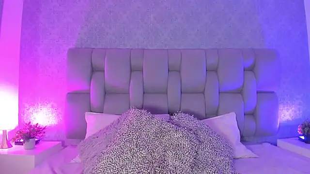 KarolRojas  online show from October 3, 2025, 3:47 am