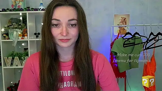  Barbie Kiss  online show from April 13, 2026, 1:05 pm