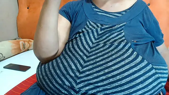 Snapshot of tinagiant chatting on October 15, 2025, 8:25 am tinagiant online show from October 15, 2025, 8:25 am