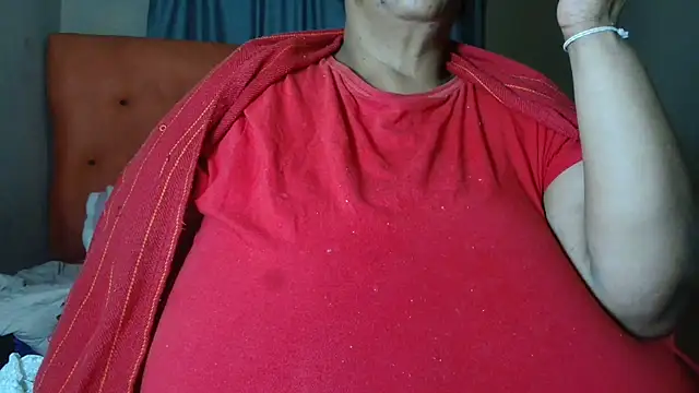 Snapshot of tinagiant chatting on May 7, 2026, 6:35 pm tinagiant online show from May 7, 2026, 6:35 pm