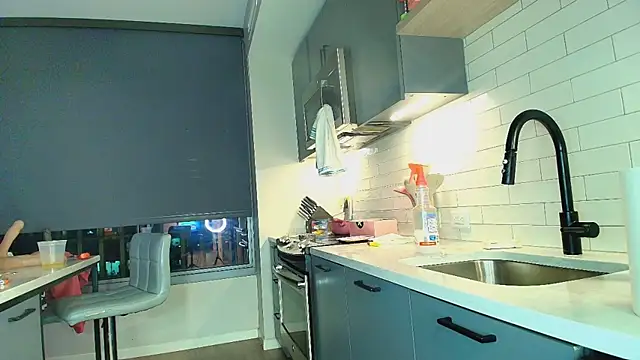 Naomiruty online show from April 15, 2026, 1:34 am