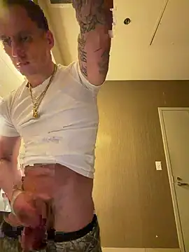 Snapshot of PeytonJohnn chatting on November 15, 2025, 8:11 am PeytonJohnn online show from November 15, 2025, 8:11 am