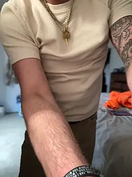 Snapshot of PeytonJohnn chatting on November 25, 2025, 8:42 pm PeytonJohnn online show from November 25, 2025, 8:42 pm