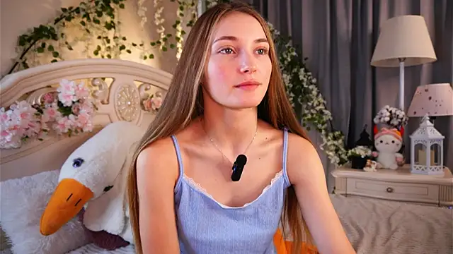 MonaEldon online show from November 11, 2025, 4:12 am