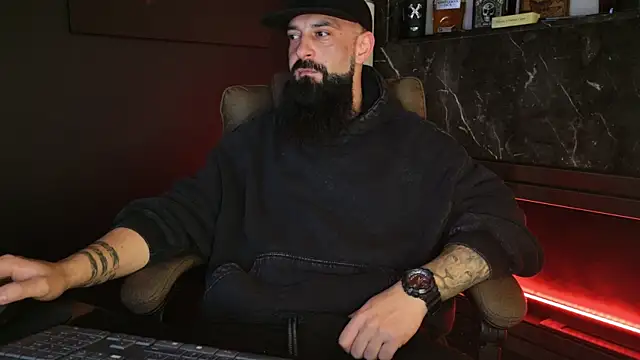 axxelrich  online show from November 14, 2025, 4:44 am