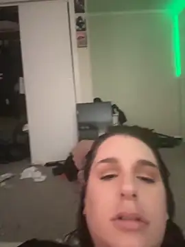 menaceswife online show from December 15, 2024, 4:04 pm