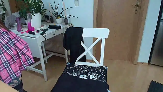 BrownieyQueen online show from February 7, 2025, 2:04 pm