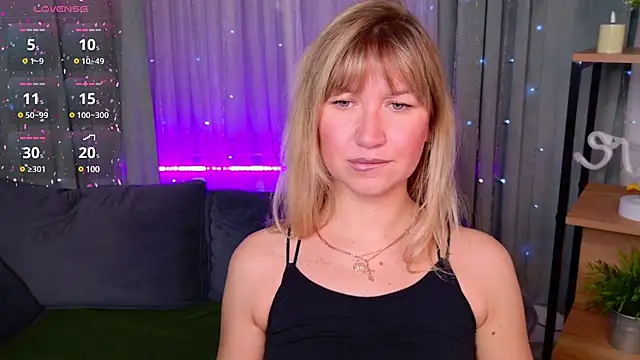 MilaBott online show from March 18, 2025, 6:04 pm