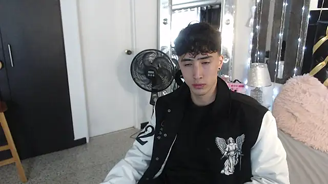 gojo satoru 18 online show from March 17, 2025, 11:42 am