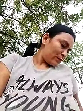 Snapshot of Horny-Mommy-Dirty chatting on March 15, 2025, 2:34 pm Horny-Mommy-Dirty online show from March 15, 2025, 2:34 pm