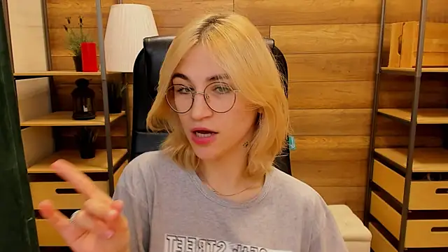 Moon13152 online show from January 5, 2025, 4:58 am