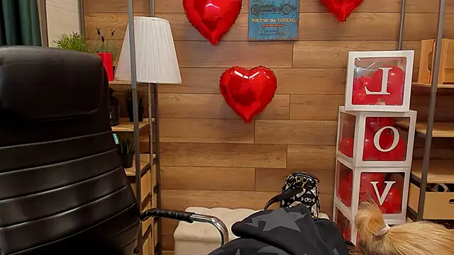 Moon13152 online show from March 8, 2025, 9:08 pm