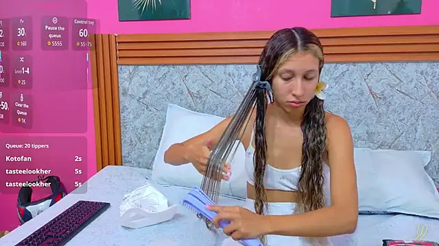 Beautifulskinny18 online show from May 17, 2026, 8:05 pm