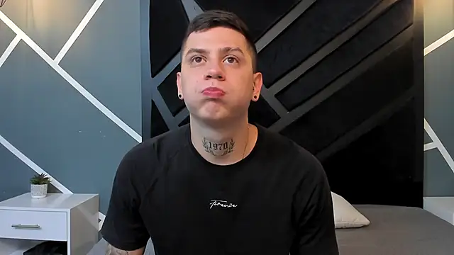 Yeiko Romero  online show from January 14, 2025, 5:12 pm