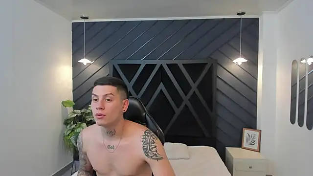 Yeiko Romero  online show from January 27, 2025, 5:26 pm