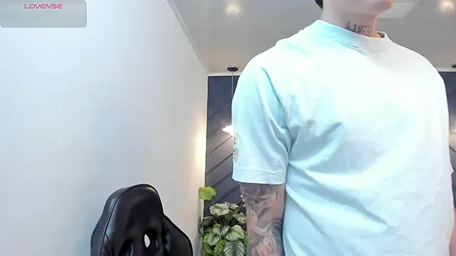 Yeiko Romero  online show from February 3, 2025, 5:14 pm