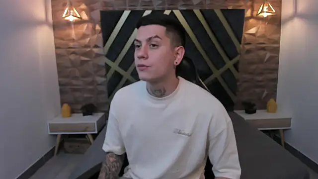 Yeiko Romero  online show from February 4, 2025, 5:12 pm