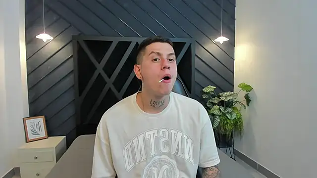 Yeiko Romero  online show from February 26, 2025, 5:07 pm