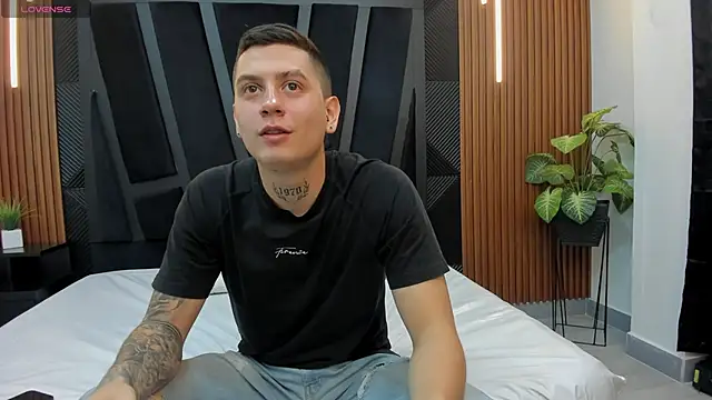 Yeiko Romero  online show from March 6, 2025, 5:22 pm