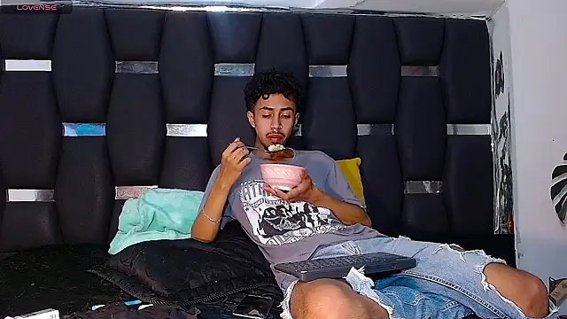 RyanRizzo online show from December 10, 2024, 12:39 am