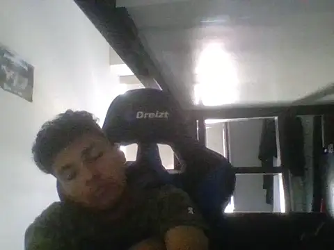 mateomalp675 90 online show from April 8, 2026, 5:57 pm