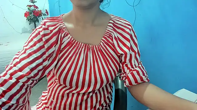 aarjulove online show from April 4, 2026, 6:22 am