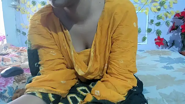 Snapshot of aarjulove chatting on April 23, 2026, 10:58 am aarjulove online show from April 23, 2026, 10:58 am