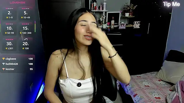 Emilytafur online show from May 18, 2026, 4:07 am