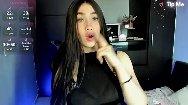 Emilytafur online show from May 30, 2026, 8:28 pm