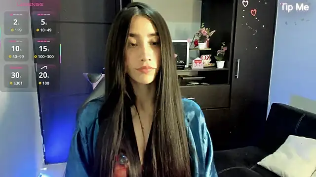 Snapshot of Emilytafur chatting on June 22, 2026, 11:35 pm Emilytafur online show from June 22, 2026, 11:35 pm