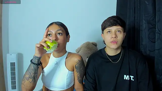 violet casper  online show from December 26, 2024, 4:32 am