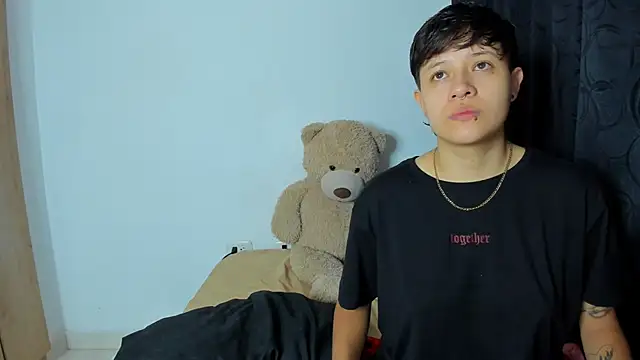 violet casper  online show from January 6, 2025, 10:02 am