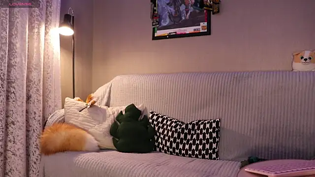 Snapshot of mari_moon_bunny chatting on January 25, 2025, 2:03 pm mari moon bunny online show from January 25, 2025, 2:03 pm