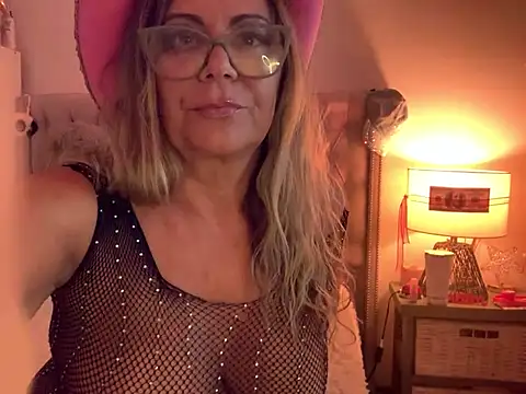 lolavalecuatro online show from January 31, 2025, 2:48 am