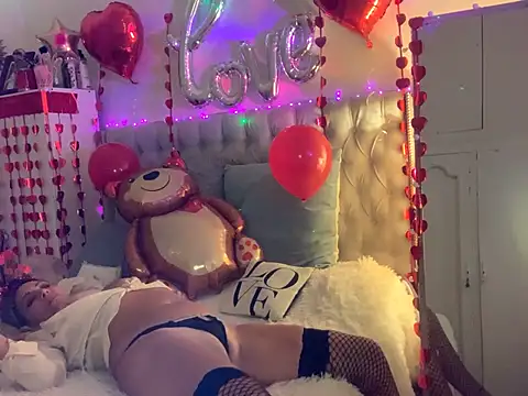 lolavalecuatro online show from February 16, 2025, 2:31 am