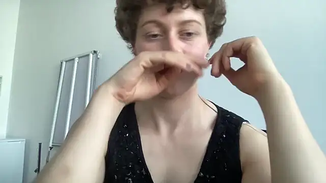 Belindafly online show from April 25, 2026, 1:52 pm