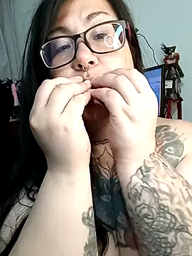 l1la Rav3n online show from December 17, 2024, 4:23 am