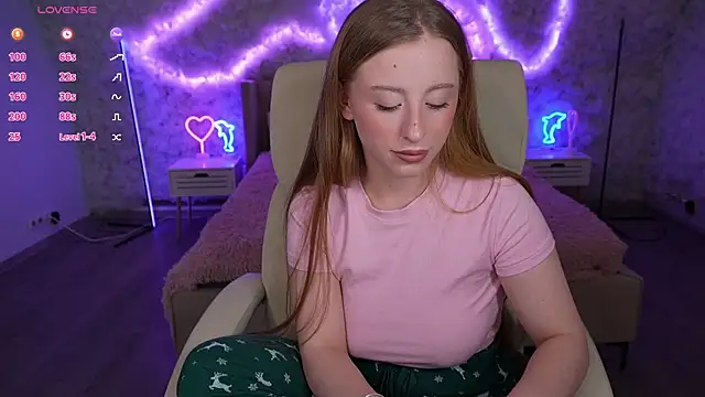 SilverrMoon online show from March 4, 2025, 2:17 am