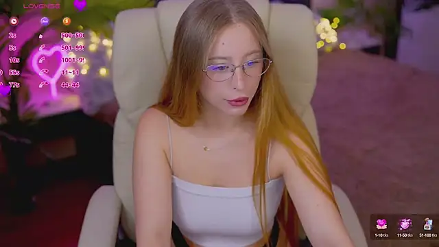 SilverrMoon online show from October 9, 2025, 1:42 pm