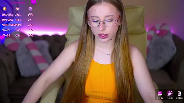 SilverrMoon online show from February 2, 2026, 7:18 am