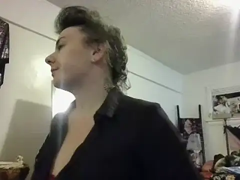 Snapshot of Phoenixmonroe0810 chatting on February 11, 2025, 2:57 am Phoenixmonroe0810 online show from February 11, 2025, 2:57 am
