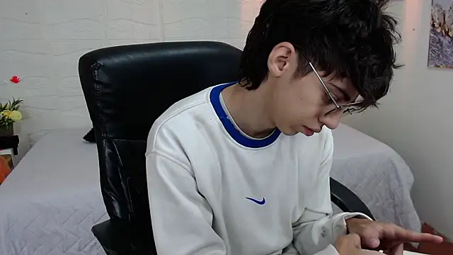 jhoellx online show from December 29, 2024, 11:50 am