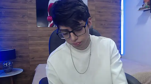 jhoellx online show from February 8, 2025, 12:50 pm