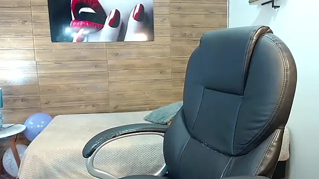 jhoellx online show from October 11, 2025, 7:45 pm